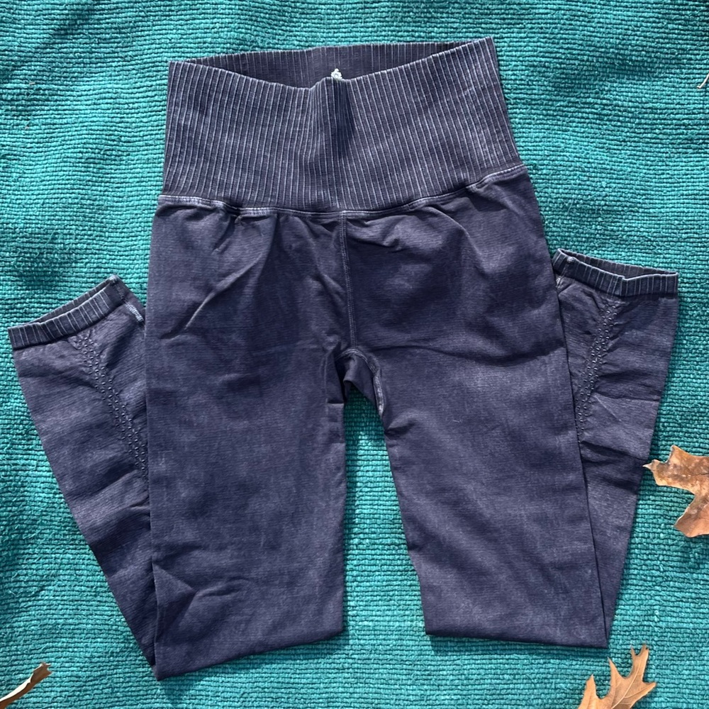 NWOT $70 Free People Good Karma 7/8 Leggings in Washed Black - Picture 2 of 10